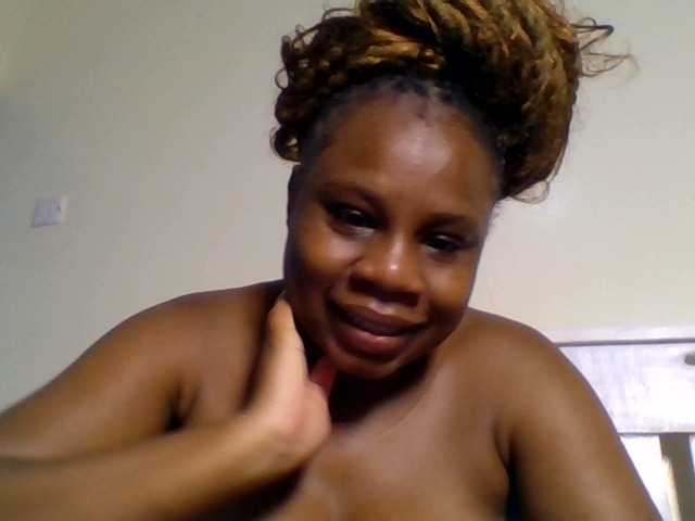 Ebonitah live cam on BongaCams