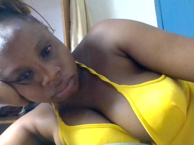 Ebonitah live cam on BongaCams