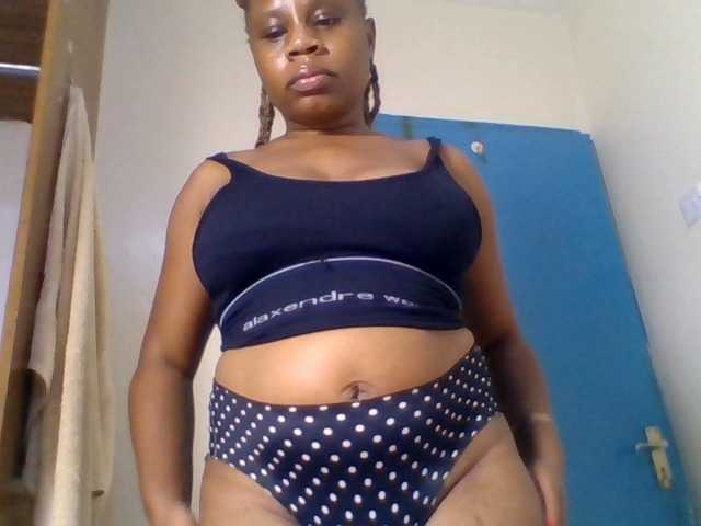 Ebonitah live cam on BongaCams