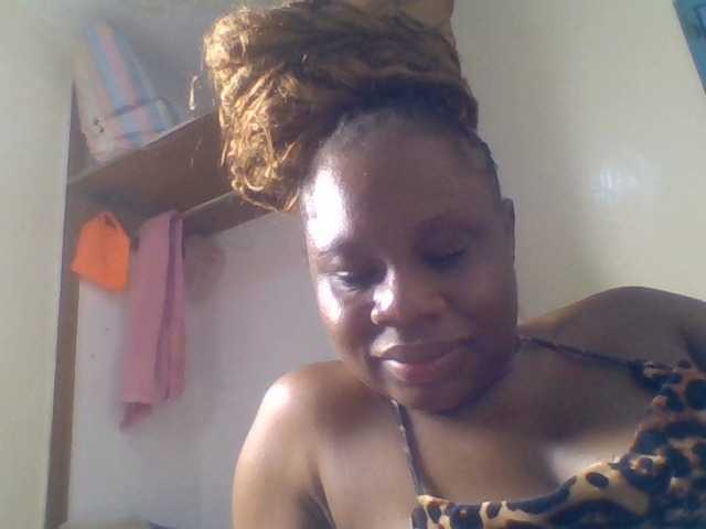 Ebonitah live cam on BongaCams