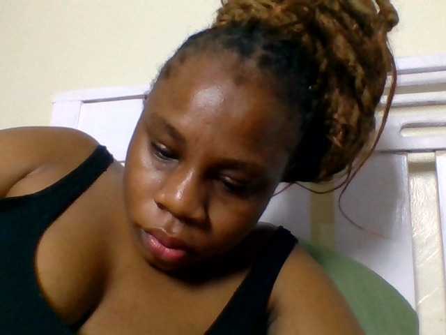 Ebonitah live cam on BongaCams