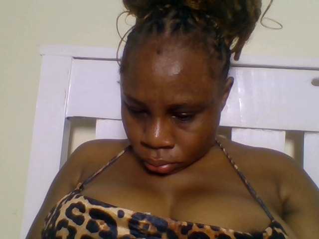 Ebonitah live cam on BongaCams
