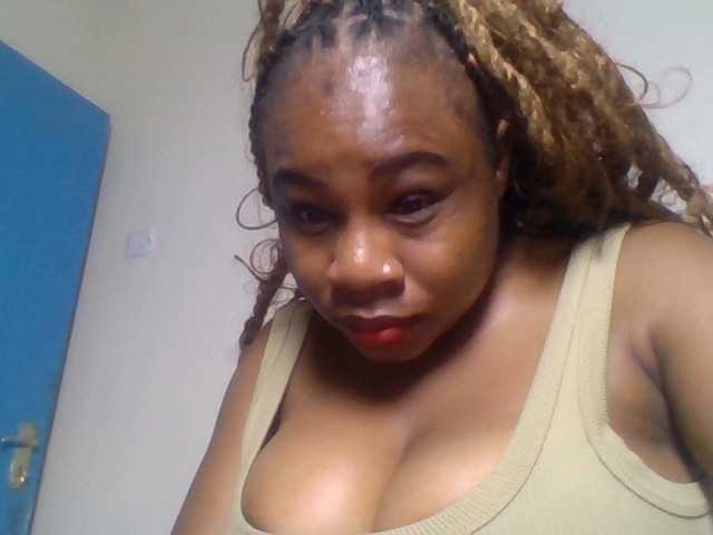 Ebonitah live cam on BongaCams
