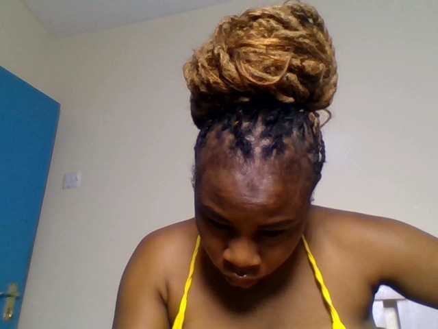 Ebonitah live cam on BongaCams