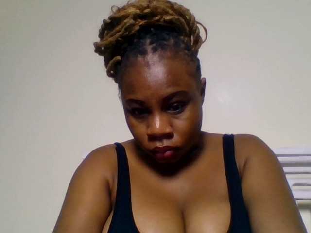 Ebonitah live cam on BongaCams