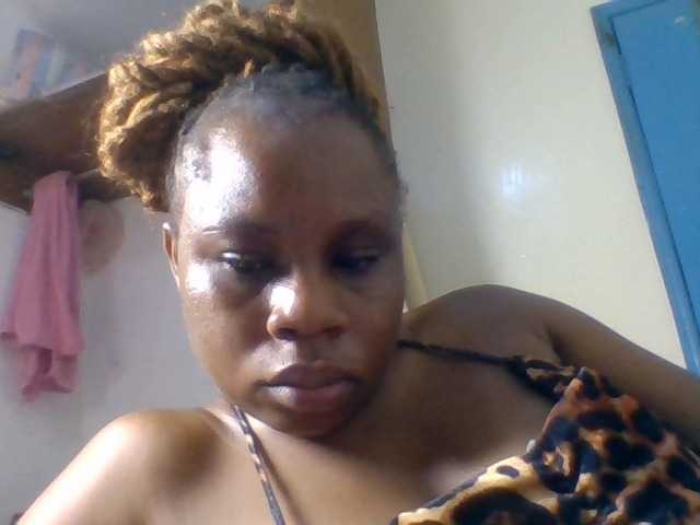Ebonitah live cam on BongaCams