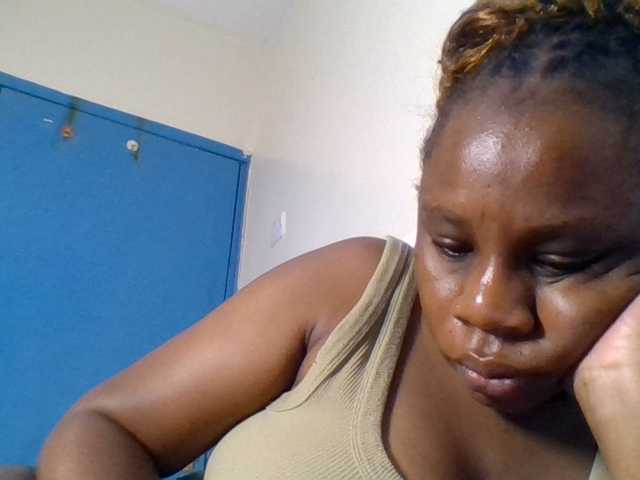Ebonitah live cam on BongaCams