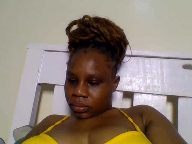 Ebonitah live cam on BongaCams