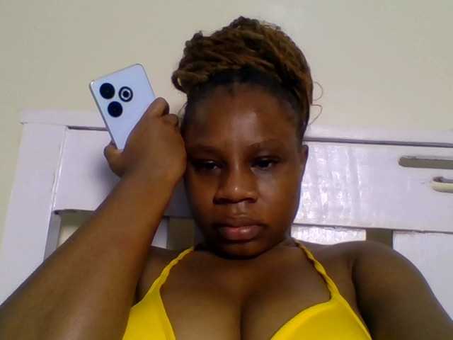 Ebonitah live cam on BongaCams