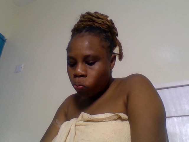 Ebonitah live cam on BongaCams