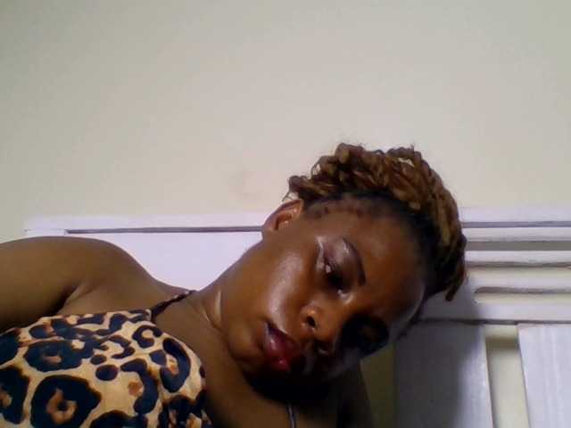 Ebonitah live cam on BongaCams