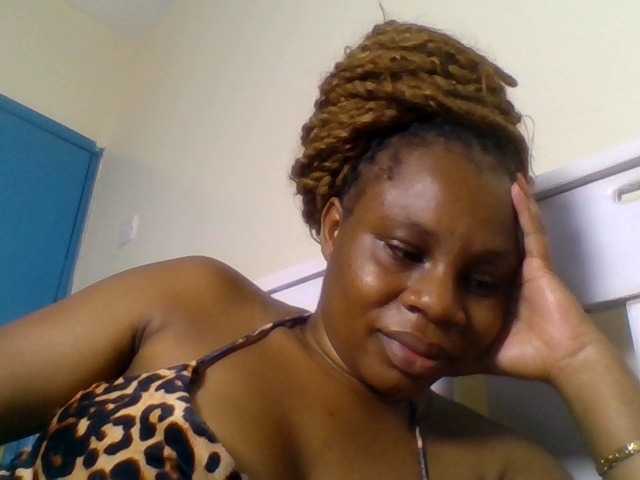 Ebonitah live cam on BongaCams