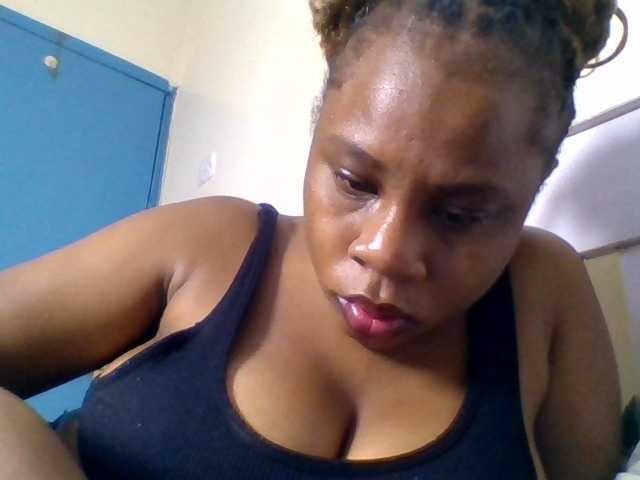 Ebonitah live cam on BongaCams