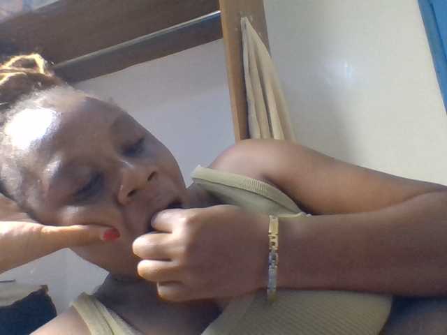Ebonitah live cam on BongaCams