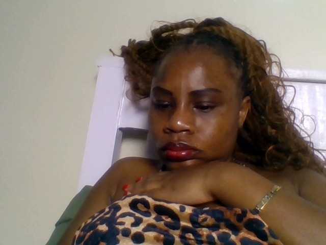Ebonitah live cam on BongaCams
