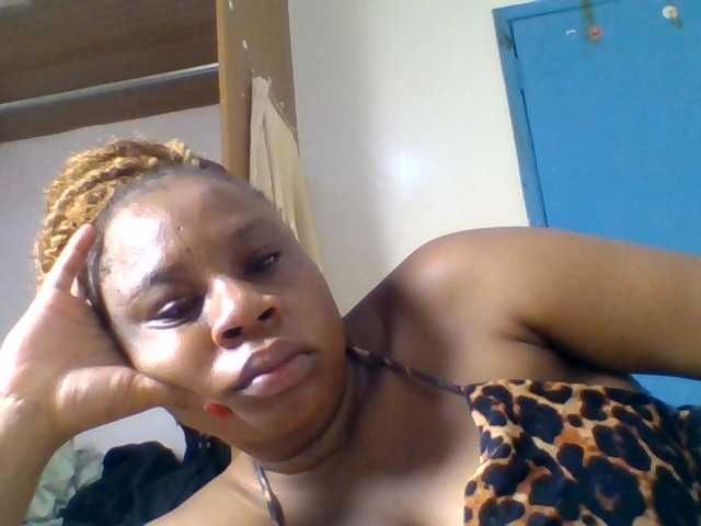 Ebonitah live cam on BongaCams