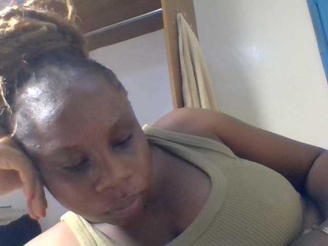 Ebonitah live cam on BongaCams