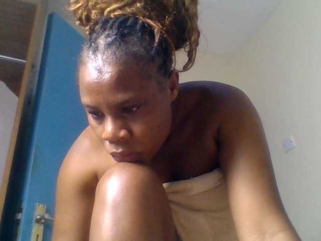 Ebonitah live cam on BongaCams