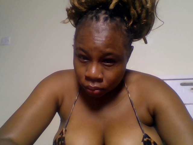 Ebonitah live cam on BongaCams