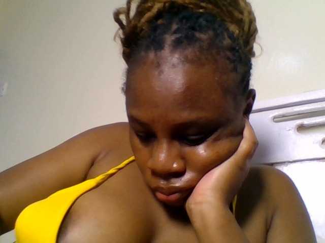 Ebonitah live cam on BongaCams
