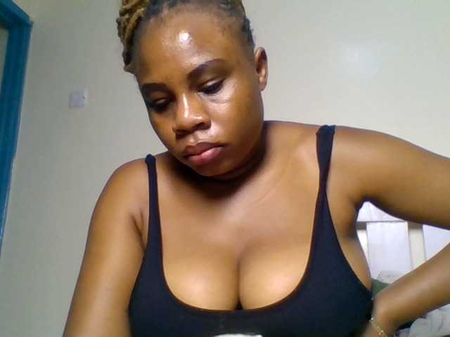 Ebonitah live cam on BongaCams