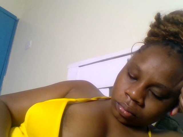 Ebonitah live cam on BongaCams