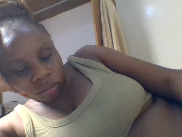 Ebonitah live cam on BongaCams