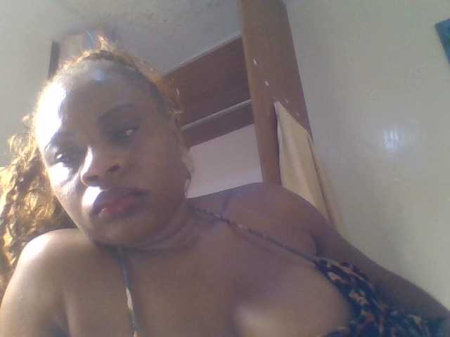 Ebonitah live cam on BongaCams
