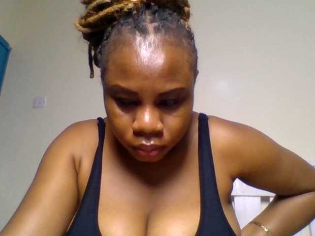 Ebonitah live cam on BongaCams