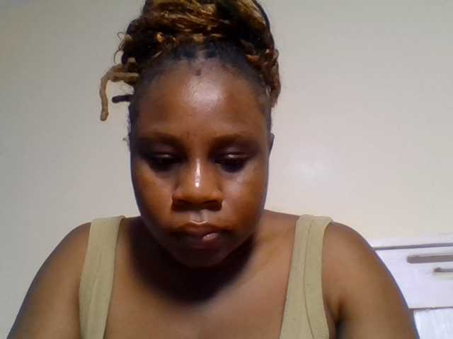le modèle Ebonitah est en webcam porno dans un show sur le site bongacams, il possède les tags suivants: Ebony,Redhead,Trimmed