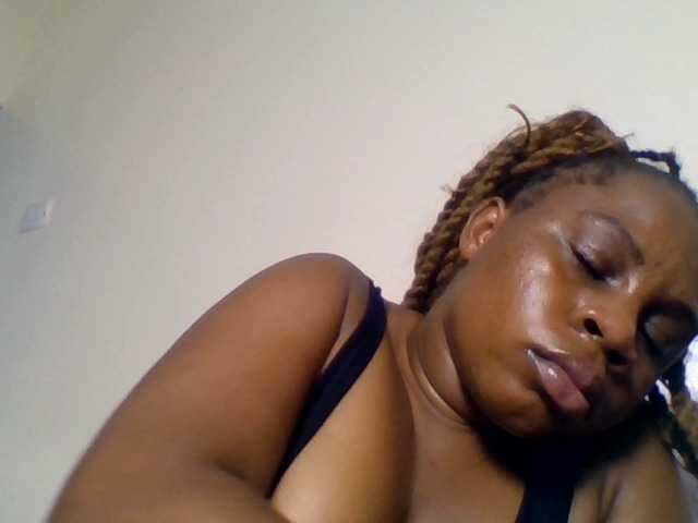Ebonitah live cam on BongaCams