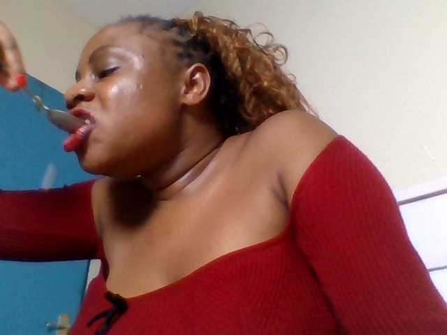 Ebonitah live cam on BongaCams