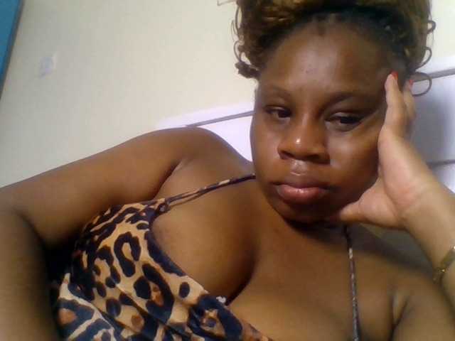 Ebonitah live cam on BongaCams