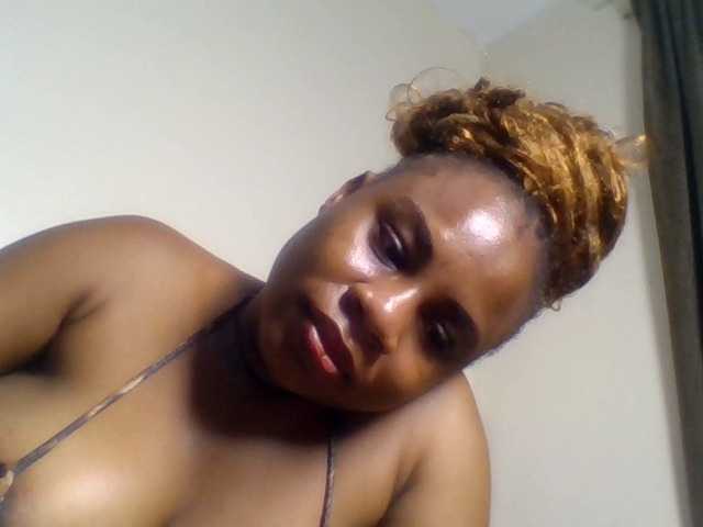 Ebonitah live cam preview