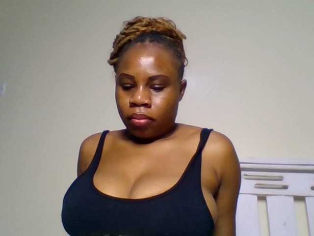 Ebonitah live cam on BongaCams