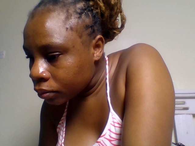 Ebonitah live cam on BongaCams