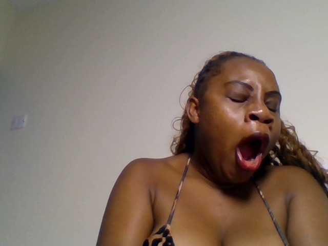 Ebonitah live cam on BongaCams