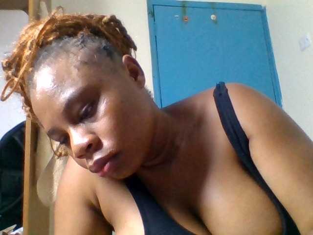 Ebonitah live cam on BongaCams