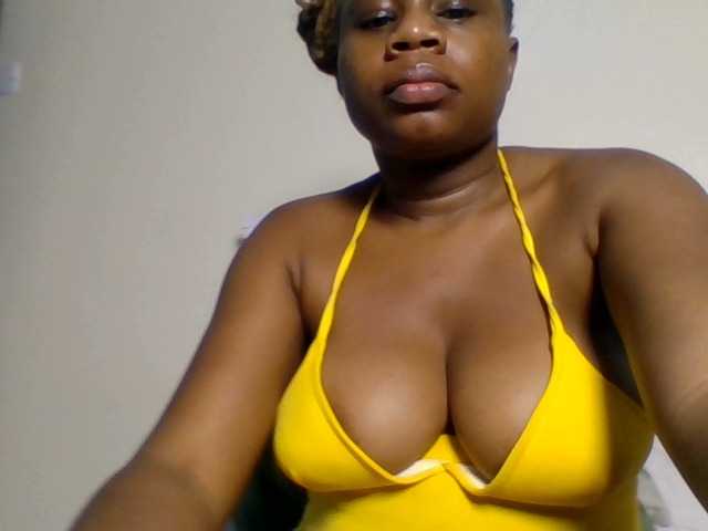 Ebonitah live cam on BongaCams