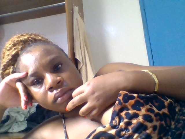 Ebonitah live cam on BongaCams