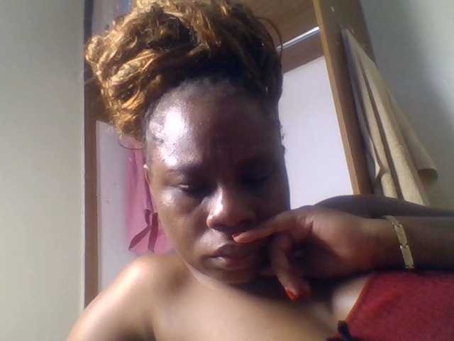 Ebonitah live cam on BongaCams