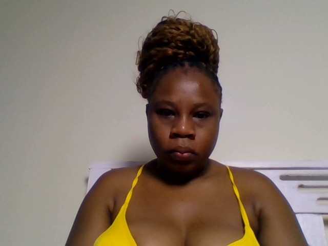 Ebonitah live cam on BongaCams