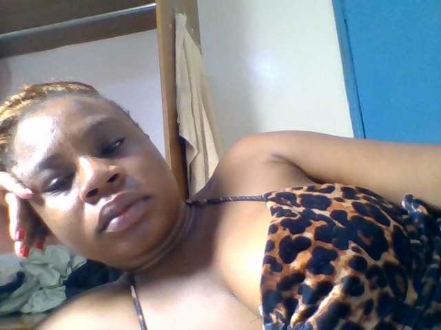 Ebonitah live cam on BongaCams