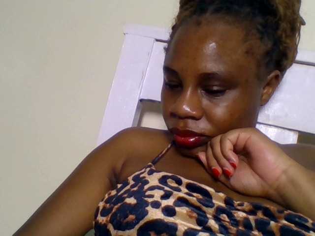 Ebonitah live cam on BongaCams