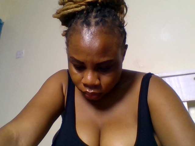 Ebonitah live cam on BongaCams