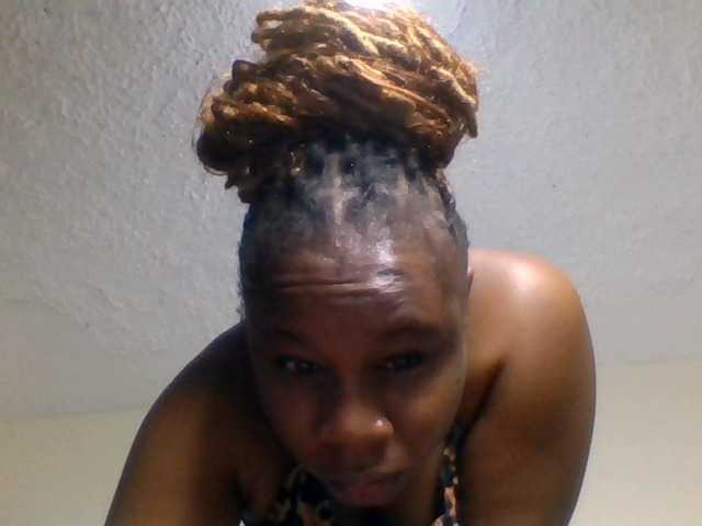 Ebonitah live cam on BongaCams