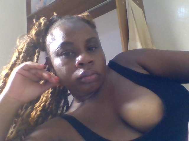 Ebonitah live cam on BongaCams