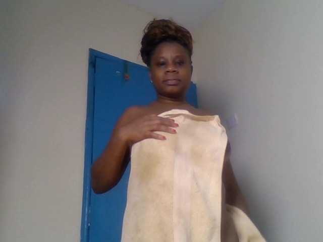 Ebonitah live cam on BongaCams
