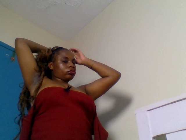 Ebonitah live cam on BongaCams