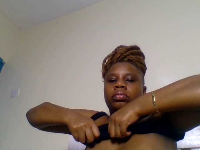 Ebonitah live cam on BongaCams